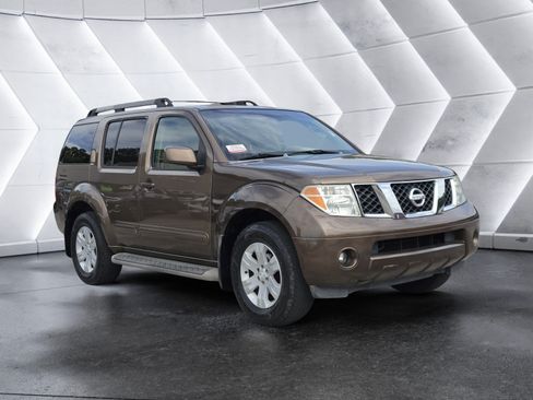 Used 2005 Nissan Pathfinder LE w/ (U01) LE Navigation Pkg RWD image 2