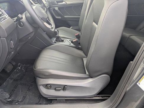 Used 2023 Volkswagen Tiguan SE FWD image 15