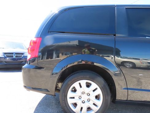 Used 2019 Dodge Grand Caravan SE FWD image 24