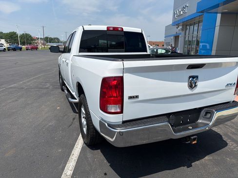 Used 2016 RAM 1500 Classic SLT AWD/4WD image 2
