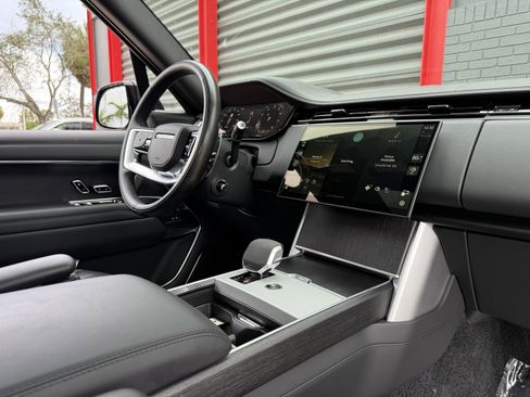 Used 2024 Land Rover Range Rover Long Wheelbase Autobiography image 22