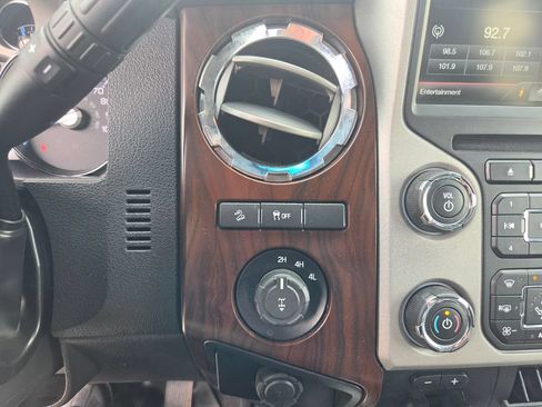 Used 2016 Ford F250 Lariat w/ Lariat Interior Package AWD/4WD image 28
