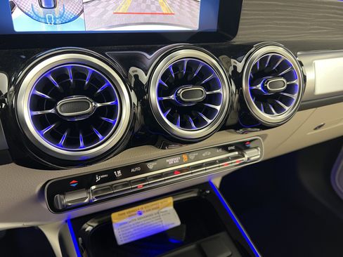 New 2026 Mercedes-Benz GLB 250 4MATIC image 32