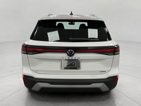 New 2026 Volkswagen Tiguan SE image 4