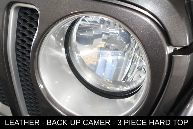 Used 2018 Jeep Wrangler Unlimited Sahara AWD/4WD image 10