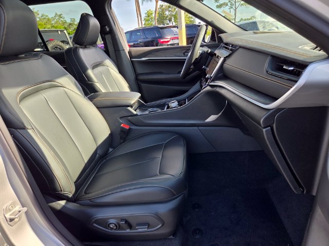 New 2026 Jeep Grand Cherokee Limited AWD/4WD image 17