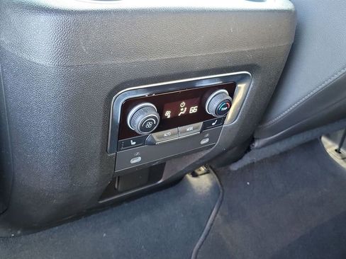 Used 2022 Chevrolet Tahoe Z71 w/ Luxury Package image 21