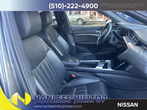 Used 2019 Audi e-tron Prestige w/ Prestige Package AWD/4WD image 4