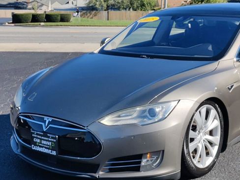 Used 2015 Tesla Model S 85D image 2