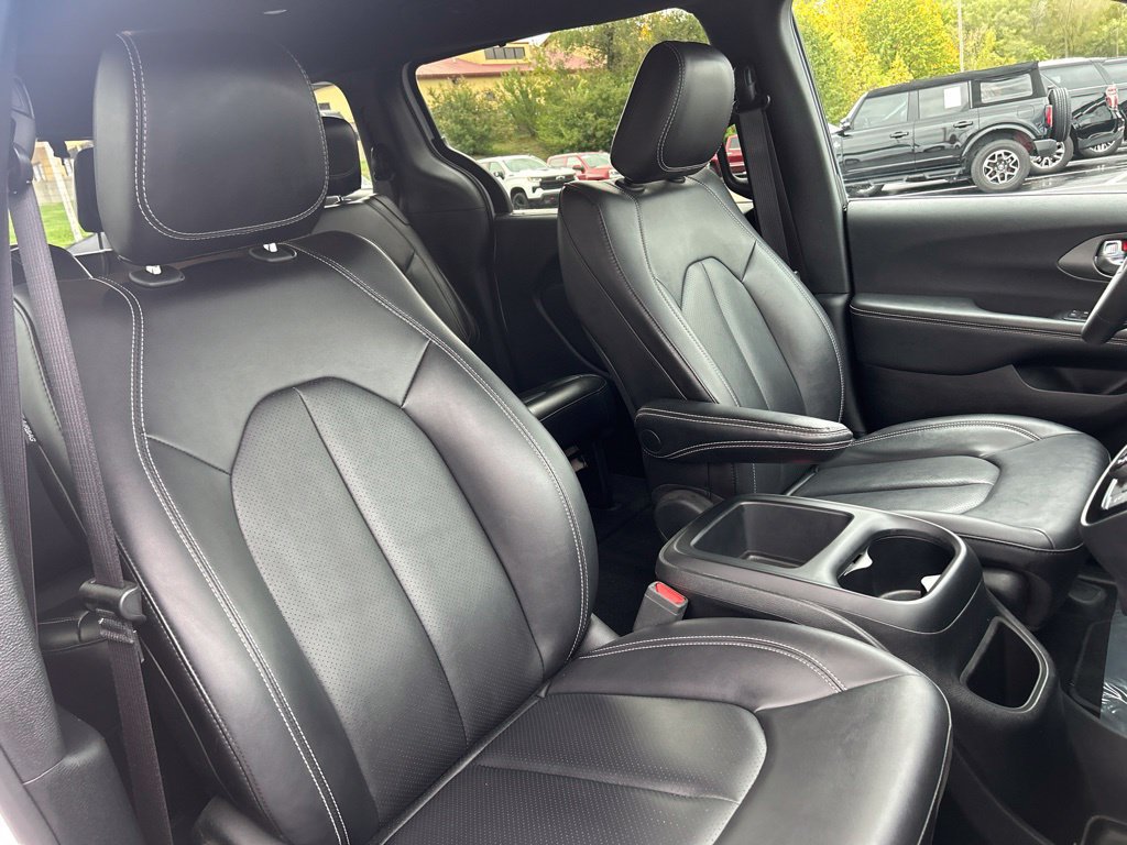 Used 2025 Chrysler Pacifica Select FWD image 39