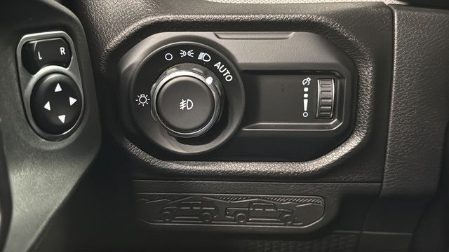 Used 2024 Jeep Wrangler Unlimited Sport AWD/4WD image 29