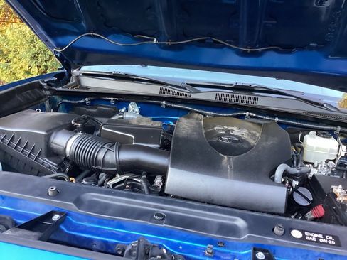 Used 2017 Toyota Tacoma TRD Off-Road image 24