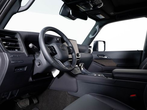 Used 2026 Lexus GX 550 w/ Accessory Package (2T) image 14