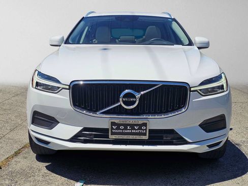 Used 2019 Volvo XC60 T5 Momentum w/ Premium Package FWD image 8