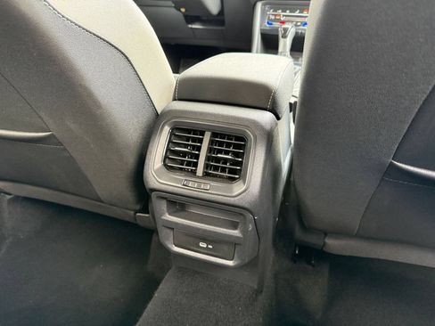 Used 2025 Volkswagen Taos SE FWD image 23