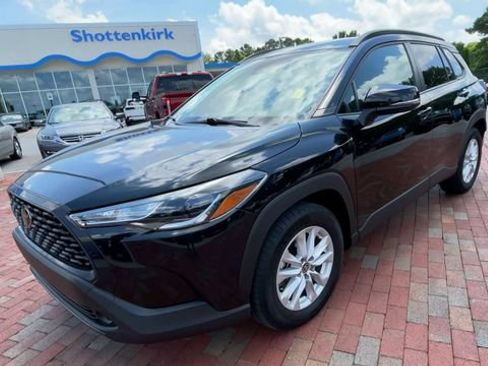 Used 2023 Toyota Corolla Cross LE FWD image 5