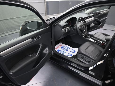 Used 2022 Volkswagen Passat 2.0T SE image 39