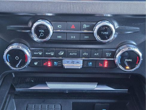 Used 2025 Ford F350 Platinum image 38