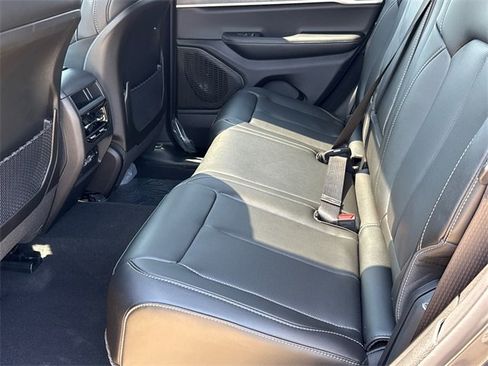 New 2025 Jeep Grand Cherokee Limited w/ Luxury Tech Group II image 17