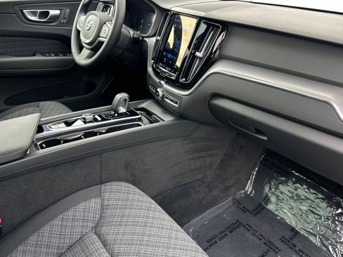 Used 2025 Volvo XC60 B5 Core w/ Protection Package Premier image 16