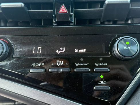 Used 2021 Toyota Camry SE FWD image 14