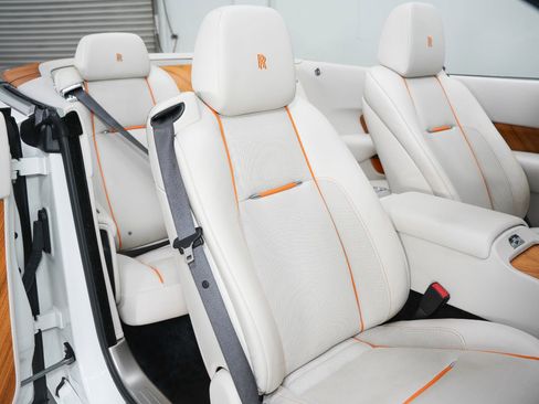 Used 2017 Rolls-Royce Dawn image 26