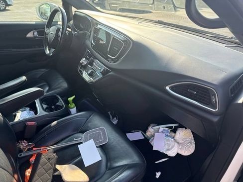 Used 2019 Chrysler Pacifica Touring-L Plus w/ Advanced Safetytec Group FWD image 22