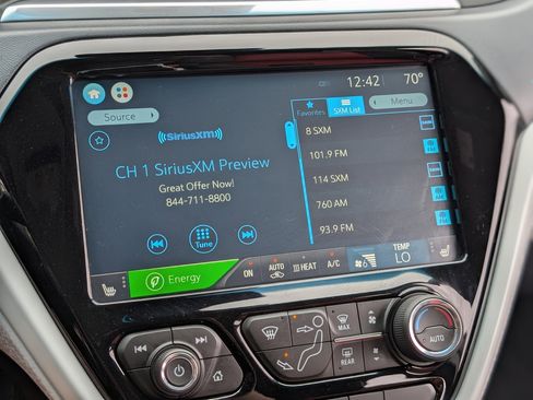Used 2019 Chevrolet Bolt Premier w/ Infotainment Package FWD image 27