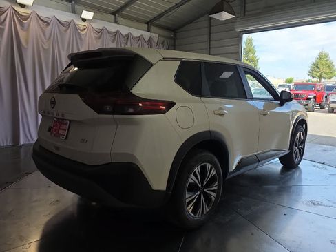 Used 2023 Nissan Rogue SV FWD image 3