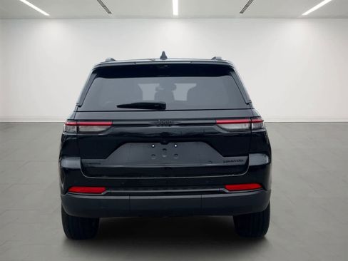 Used 2025 Jeep Grand Cherokee Limited w/ Luxury Tech Group II image 5