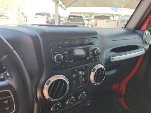 Used 2016 Jeep Wrangler Unlimited Rubicon w/ Connectivity Group image 16