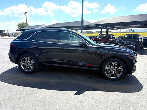 Used 2025 Genesis GV70 2.5T AWD/4WD image 4