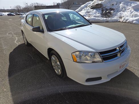 Used 2013 Dodge Avenger SE FWD image 3
