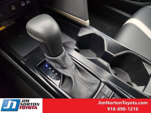 Used 2025 Toyota Camry SE image 22