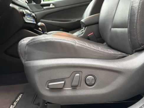 Used 2018 Hyundai Tucson Limited FWD image 19