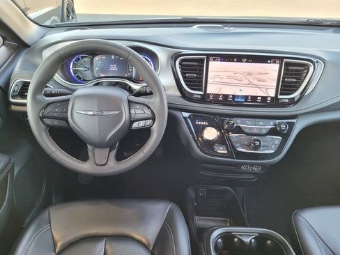Used 2024 Chrysler Pacifica Limited FWD image 7