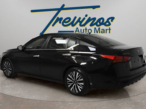 Used 2024 Nissan Altima 2.5 SV FWD image 9