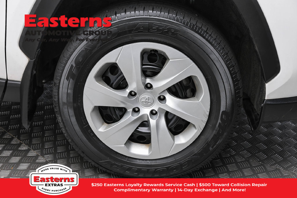 Used 2021 Toyota RAV4 LE AWD/4WD image 31