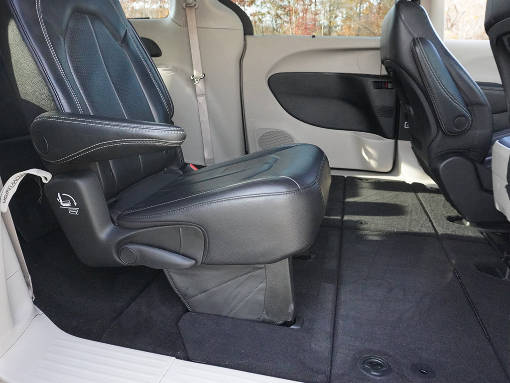 Used 2022 Chrysler Pacifica Touring-L FWD image 30