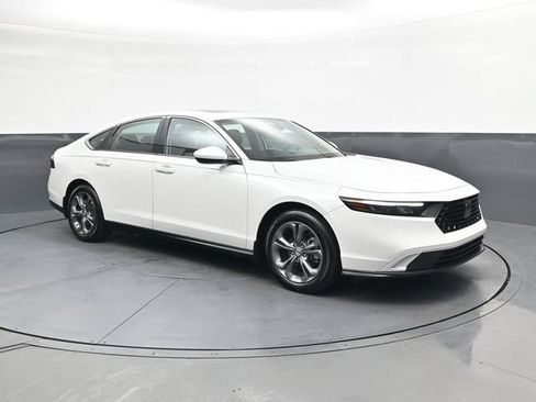 Used 2024 Honda Accord EX image 2