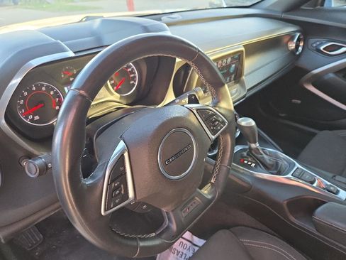 Used 2017 Chevrolet Camaro LT w/ Technology Package image 11