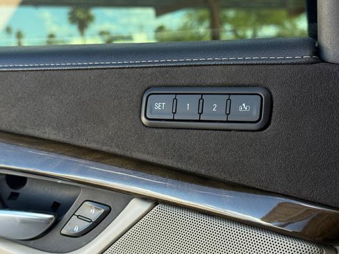 Used 2019 Cadillac Escalade ESV Luxury RWD image 33