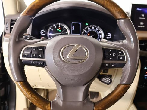 Used 2017 Lexus LX 570 4WD image 3