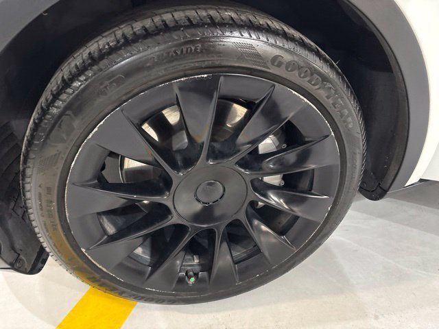 Used 2022 Tesla Model Y Long Range AWD/4WD image 41