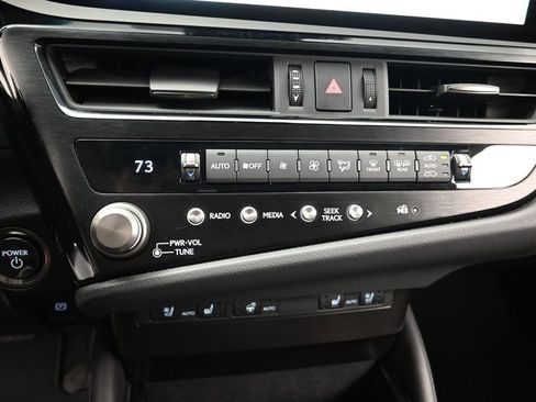 Used 2025 Lexus ES 300h w/ Premium Package FWD image 16