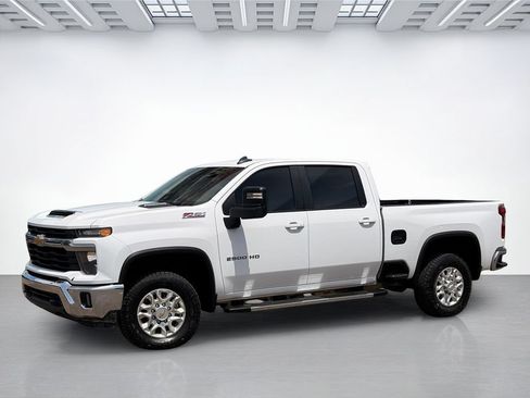 Used 2024 Chevrolet Silverado 2500 LT AWD/4WD image 2