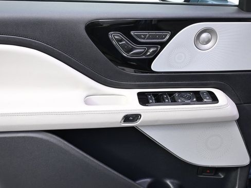 Used 2025 Lincoln Aviator Reserve w/ Equipment Group 201A image 23