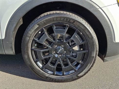 Used 2022 Kia Telluride SX w/ SX Prestige Package image 8