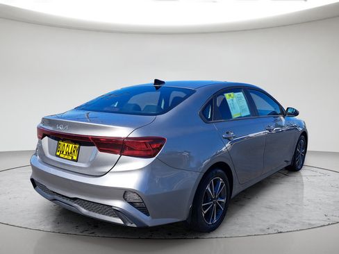 Used 2024 Kia Forte LXS w/ LXS Technology Package FWD image 3
