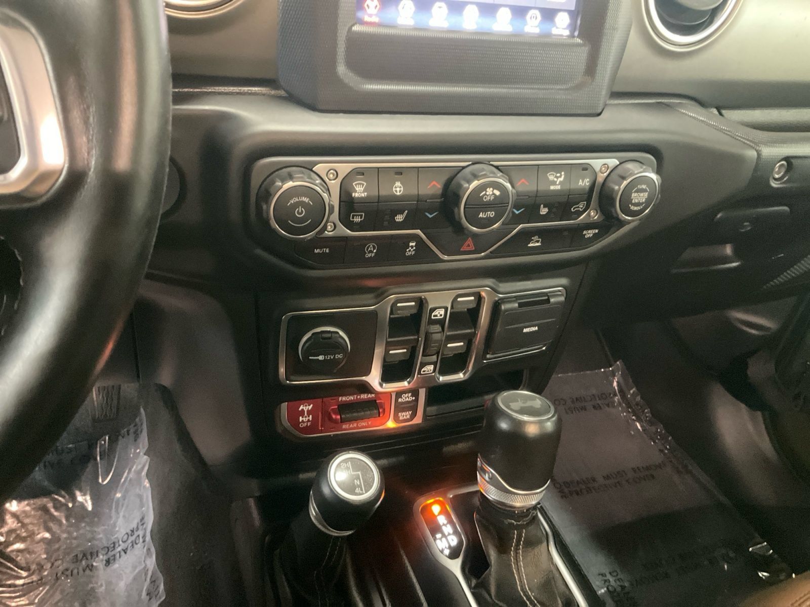 Used 2021 Jeep Wrangler Unlimited Rubicon w/ Cold Weather Group AWD/4WD image 21